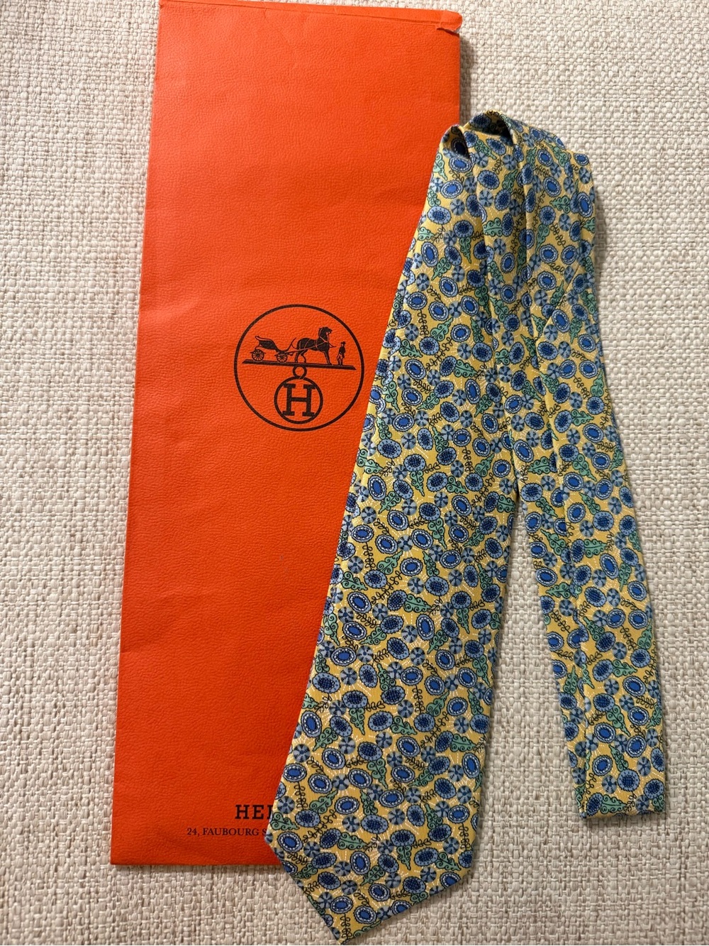 Hermes Yellow Silk Tie with Blue Paisley Motif - Picture 4 of 6